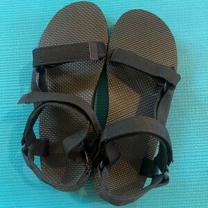 Black teva